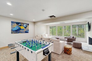 Game room - Spacious, mountain view condo next to golf/Nordic skiing with pool & hot tub (Vail)