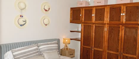 1 chambre, fer et planche Ă repasser, Wi-Fi, literie fournie