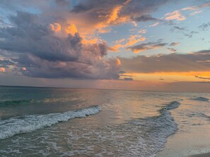 On the beach - "Sunset Dreams", Beachfront Beauty with Amazing Sunrise and Sunset Views. (Fort Walton Beach)