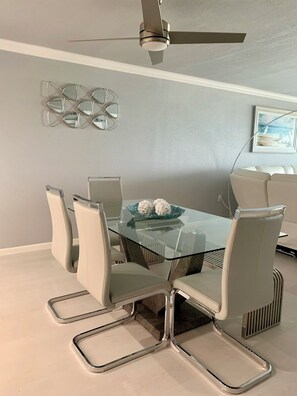 Dining - "Sunset Dreams", Beachfront Beauty with Amazing Sunrise and Sunset Views. (Fort Walton Beach)