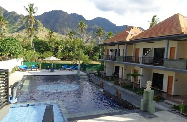 Outdoor pool - Hidden Hotel Pemuteran (Pemuteran)