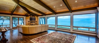 Blufftop home with hot tub & forever oceanfront views & private cottage