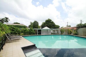 Kolam renang terbuka