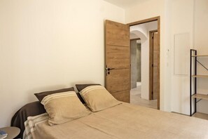 2 chambres, fer et planche à repasser, Wi-Fi, draps fournis