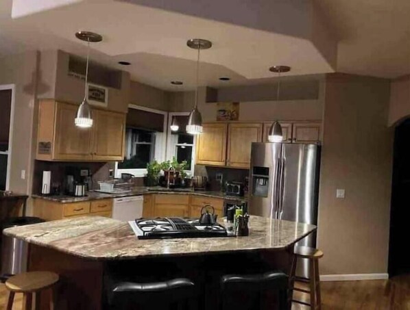 Private kitchen - Garden of the Gods spacious home
(Colorado Springs)