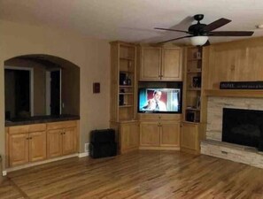 Interior - Garden of the Gods spacious home
(Colorado Springs)