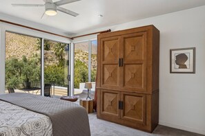 2 bedrooms, desk, iron/ironing board, free WiFi - Sophisticated Condo in Canyon Corridor, South Palm Springs (Palm Springs)