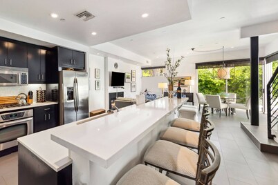 Sophisticated Condo in Canyon Corridor, South Palm Springs