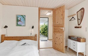 3 bedrooms, travel cot, free WiFi