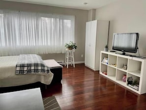 Free WiFi, bed sheets - Central Saanich cozy suite
(Victoria)