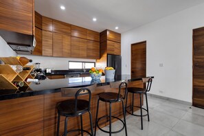 Microonde, forno, piano cottura, lavastoviglie