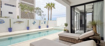 Luxury Condo in Vista Del Arco w/ Pool & Jacuzzi