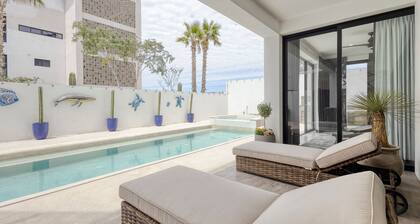 Luxury Condo in Vista Del Arco w/ Pool & Jacuzzi