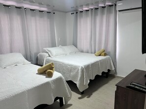 4 slaapkamers, een strijkplank/strijkijzer, wifi, beddengoed