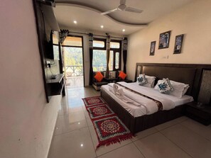 WiFi (free), bed sheets