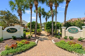 Property grounds - Blanc Bao with Tennis and Large Pool (Miramar Beach)
