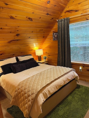2 bedrooms, desk, iron/ironing board, WiFi - Remote Cabin in the Red River Gorge (Zoe)