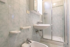 Ducha y secador de pelo