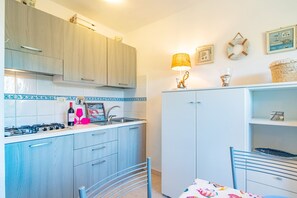 Réfrigérateur, micro-ondes