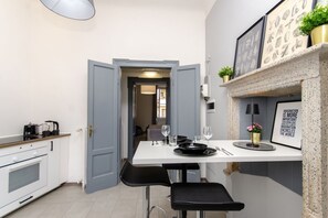 Fridge, microwave, oven, stovetop - VivimiHome - [Navigli-Duomo] Maison Fusetti (Milano)