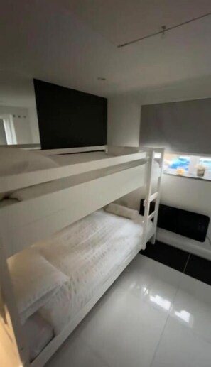 1 bedroom, free WiFi - Thornton - Romantic Apartment 4 Sleeps  (London)