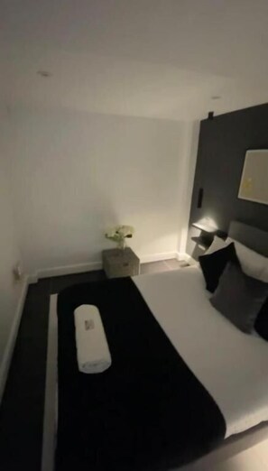 1 bedroom, free WiFi - Thornton - Romantic Apartment 4 Sleeps  (London)