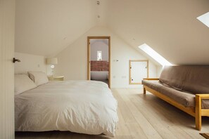 3 bedrooms, desk, iron/ironing board, travel cot