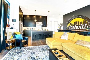 تلفزيون، ألعاب فيديو، ستيريو، مكتب