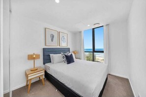 2 bedrooms, iron/ironing board, free WiFi, bed sheets - Welcome to your luxurious escape at the Opus building in vibrant Broadbeach! (Gold Coast)