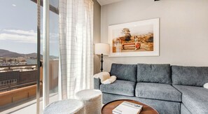 Smart-TV, Kamin, Arbeitsbereiche