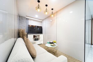 Family Apartment | Premium bedding, down duvets, desk, blackout curtains - Golden Suites 3 Apartments (Ho Chi Minh City)
