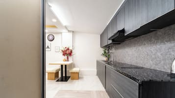 Family Apartment | Private kitchen | Fridge, paper towels