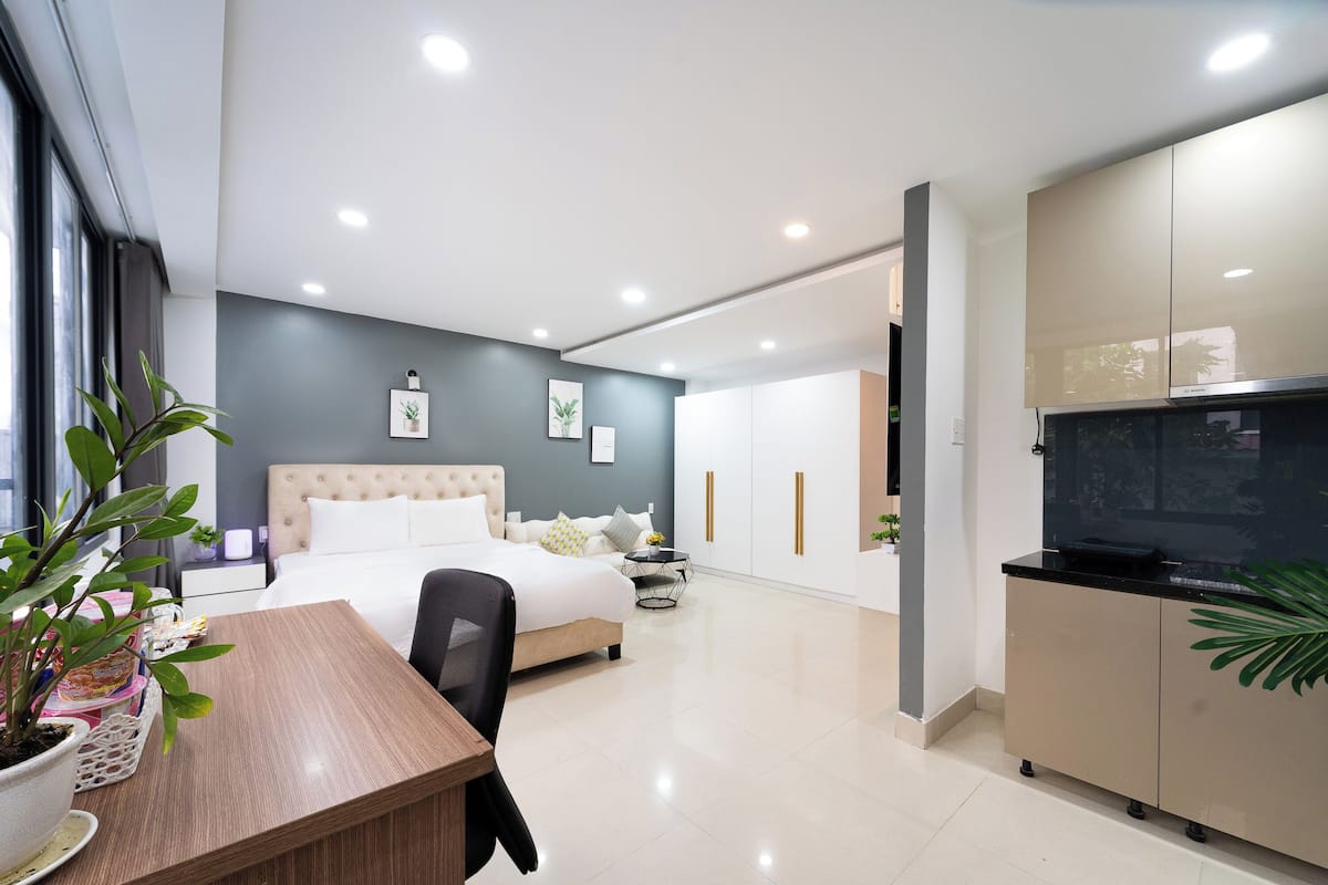 1 habitación, ropa de cama de alta calidad, cubrecamas y escritorio
