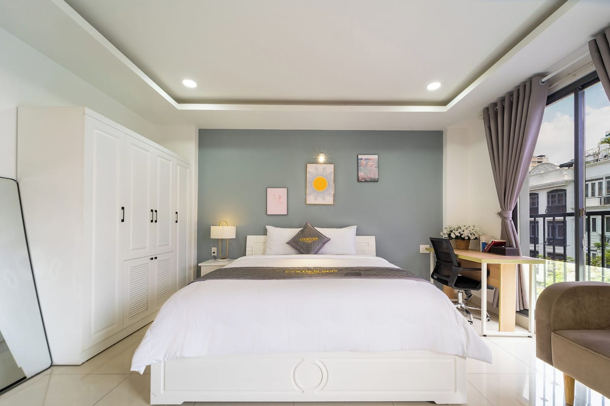 1 habitación, ropa de cama de alta calidad, cubrecamas y escritorio