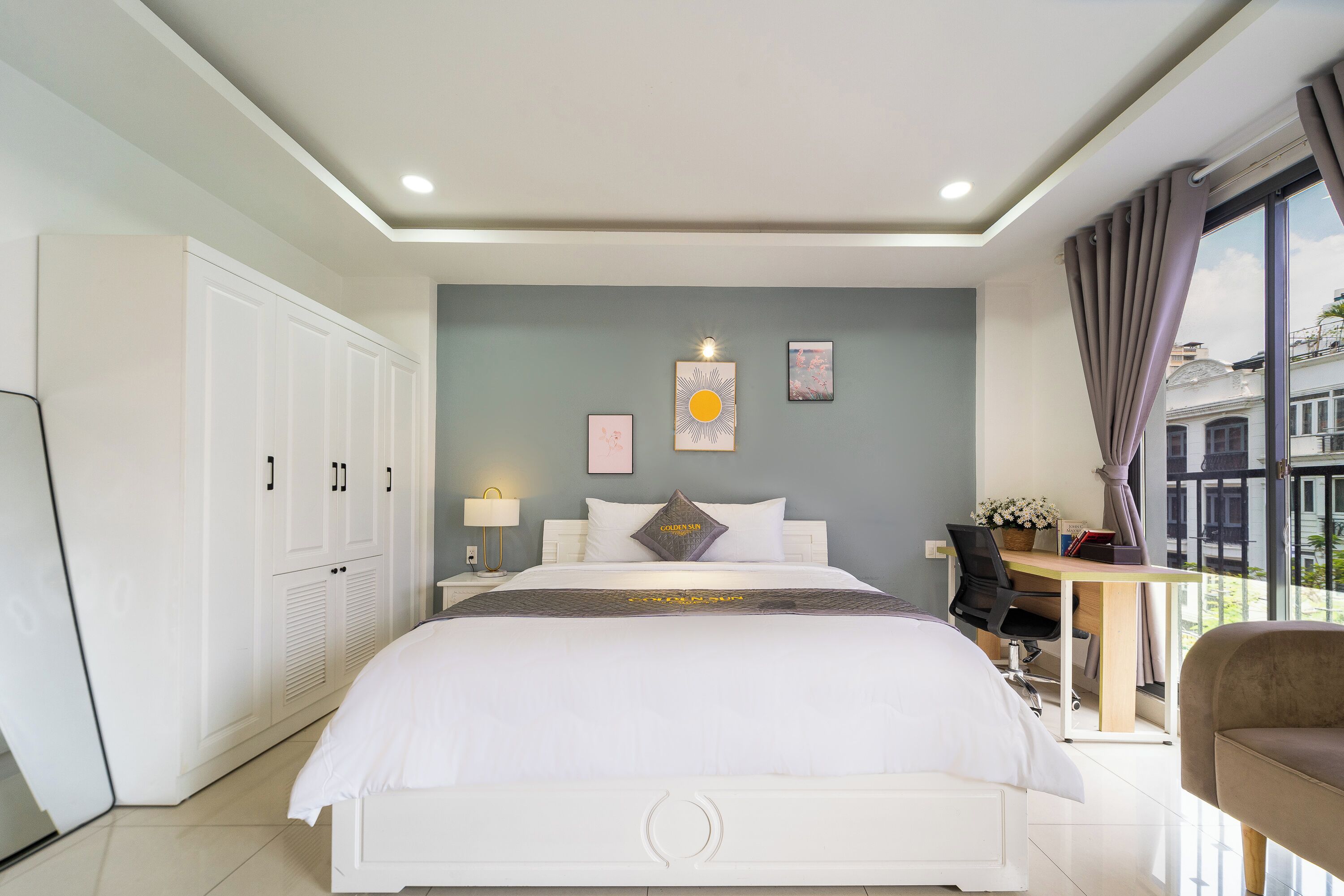 Økonomi-dobbeltrom | Sengetøy av topp kvalitet, dundyner, skrivebord og blendingsgardiner