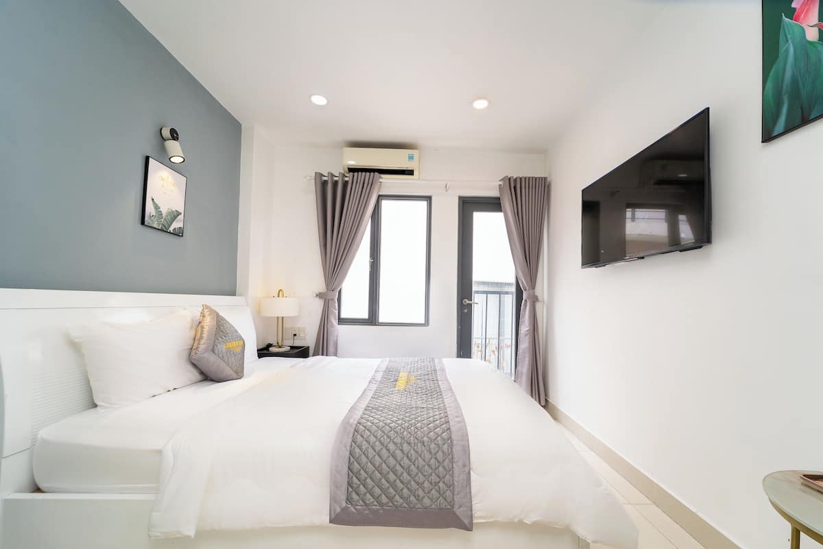 1 habitación, ropa de cama de alta calidad, cubrecamas y escritorio