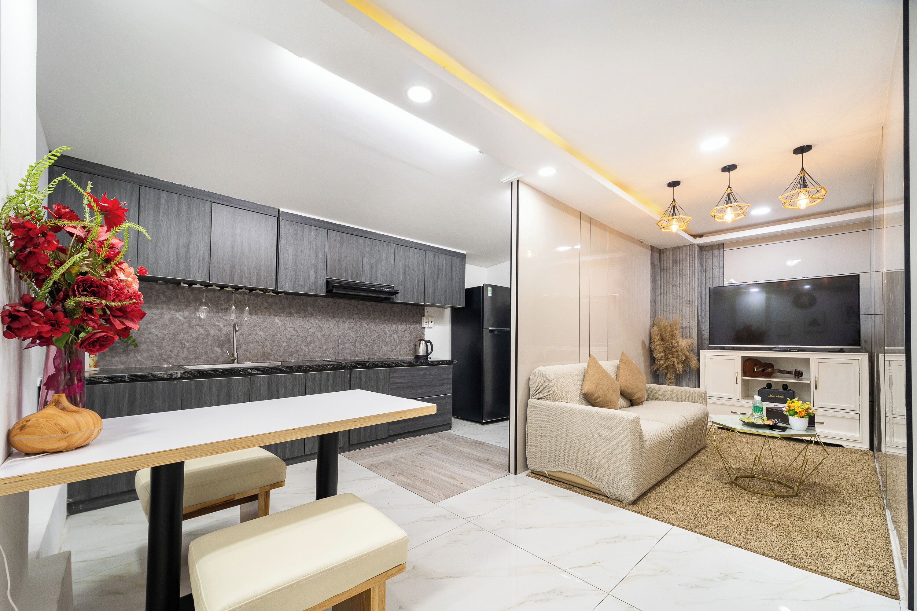 Perhehuoneisto | Ylelliset vuodevaatteet, untuvapeitot, työpöytä, pimennysverhot