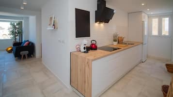 Fridge, microwave, dishwasher, coffee/tea maker