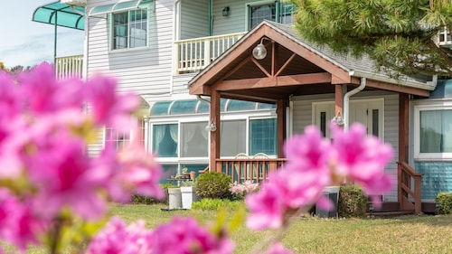 Taean Mongsanporangbadarang Shim Pension