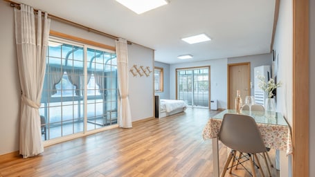 Basic Room, 1 Bedroom (theshim101) | 1 bedroom, free WiFi