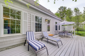 Maine Vacation Rental | 3BR | 1.5BA | 1,542 Sq Ft | Stairs Required to Enter