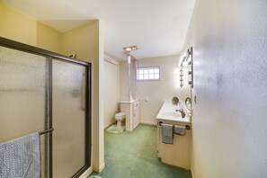 Hair dryer, towels