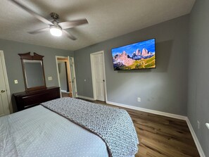 2 chambres, fer et planche à repasser, Wi-Fi, draps fournis