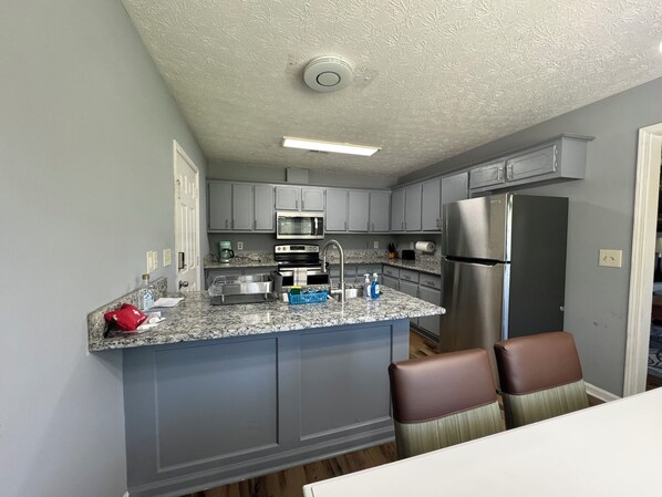 Microwave, dishwasher