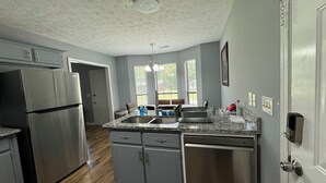 A kitchen with granite countertops, stainless steel appliances, and a built-in dishwasher. - Joyful Place 2 King Bed 2 bath
10 Min to Berry College, Shorter University (Rome)