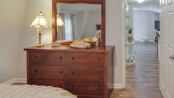 1 bedroom, iron/ironing board, internet, bed sheets