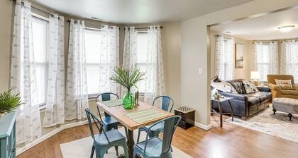 Pet-Friendly Pacific Cottage Near Purina Farms!