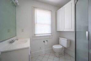 Appartement | Salle de bain | Articles de toilette gratuits, serviettes fournies, savon, shampoing