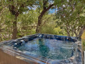 Outdoor spa tub - Enchanted Rock Ridge | Cowboy Pool|Hot Tub|Firepit (Fredericksburg)
