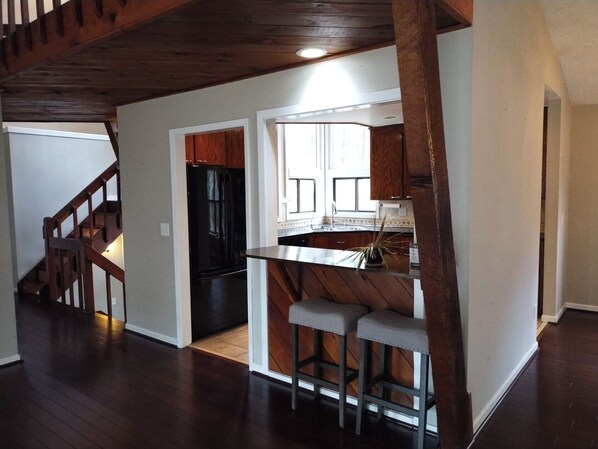 Interior - Mins from Northside East Cobb Medical Center, WellStar hospital & Braves Stadium (Marietta)